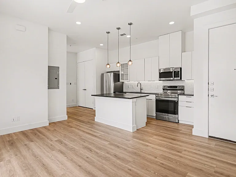 2217 N Fitzhugh Ave #206 — Photo 6