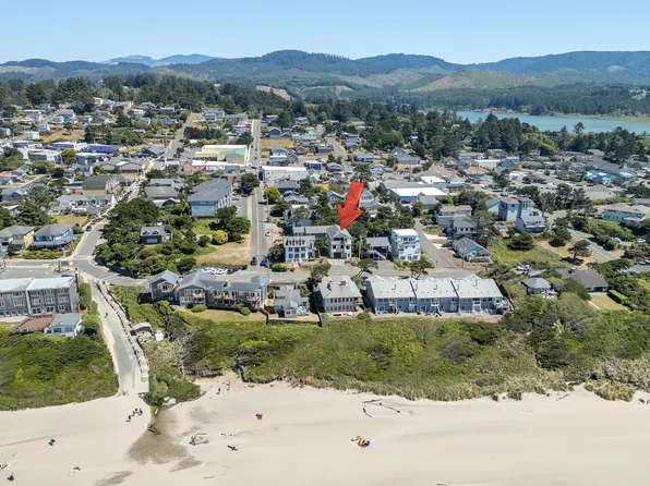1334 NW Harbor Ave, Lincoln City, OR 97367