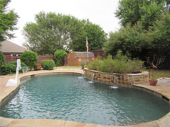 5th image of 820 Kingsbrook Ln