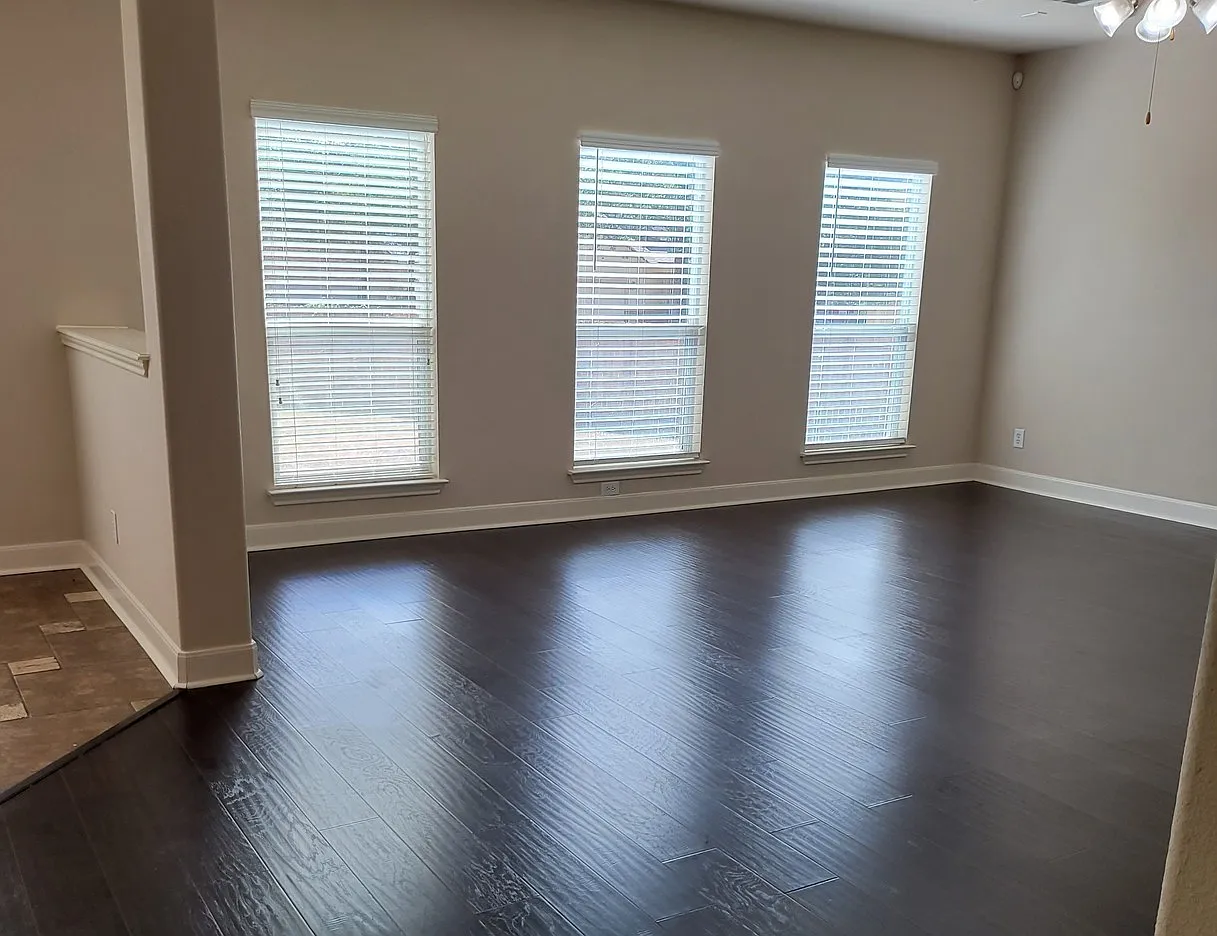 4 bed, 2.5 bath, 2363 sqft, $2,150 — Photo 4