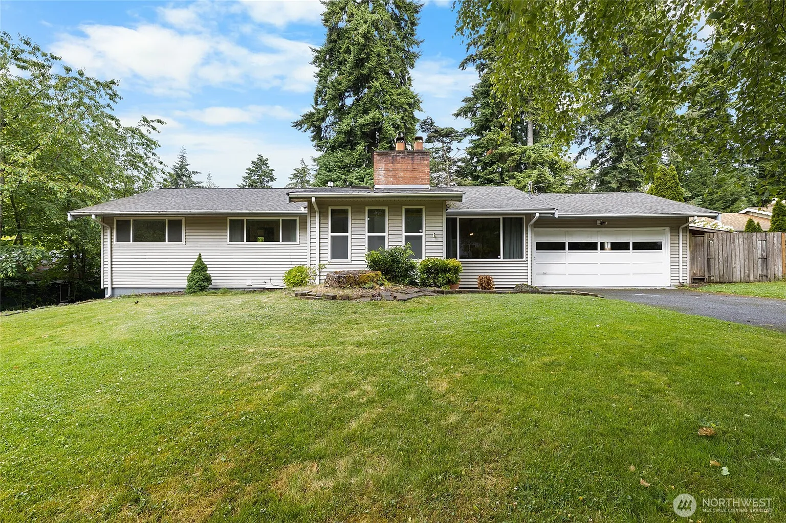 10220 Filbert Street SW photo 1