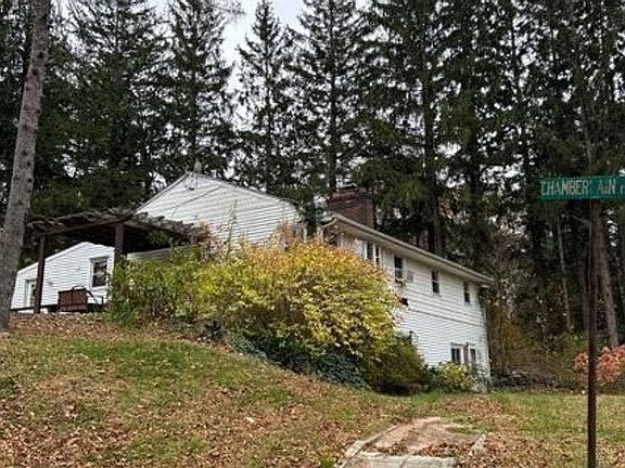 2nd image of 523 Chamberlain Hill Rd