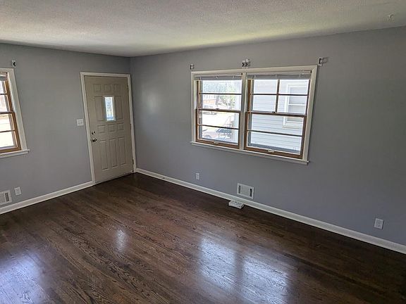 2nd image of 3418 S Oxford Ave