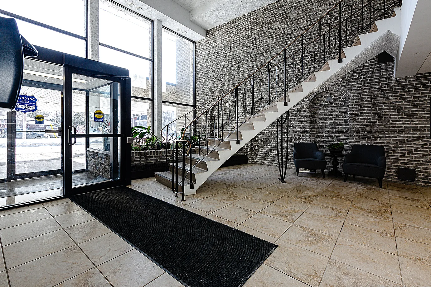 Lancelot Apartments — Photo 1