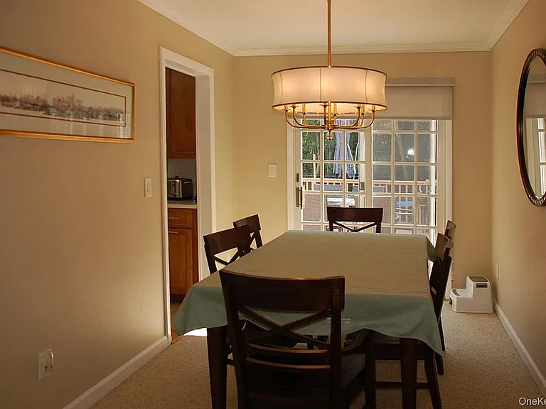 18 Coralyn Ave — Photo 5