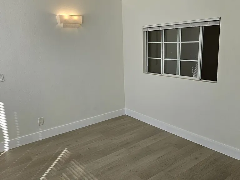 827 2nd St #303 — Photo 13