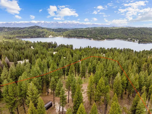 152 Points Rd, Cascade, ID 83611