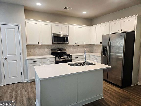 4th image of 213 N Fortune Way