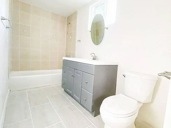 3rd image of 2915 S Ridgeley Dr #2915