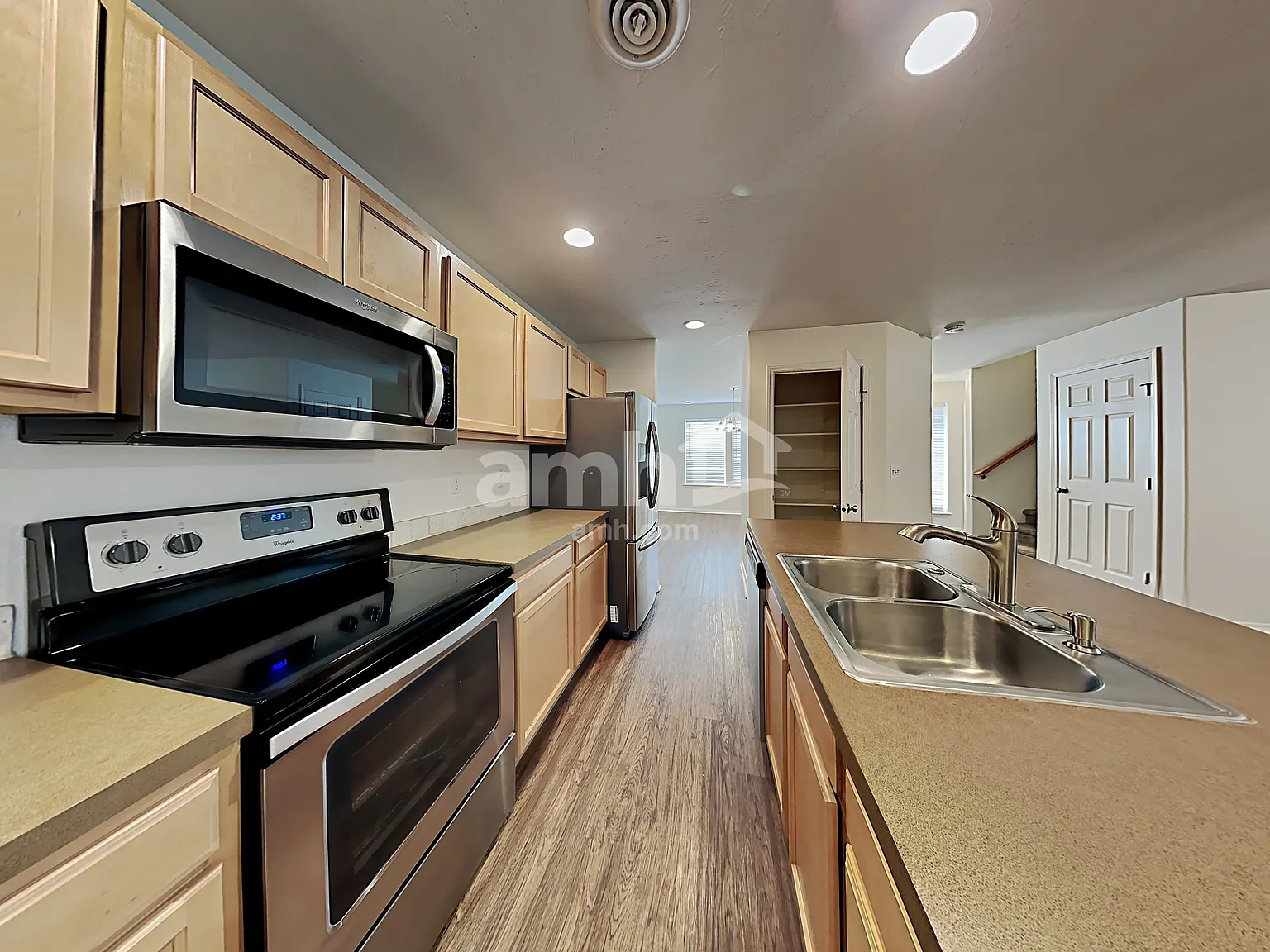 3 bed, 2.5 bath, 1751 sqft, $2,470 — Photo 3