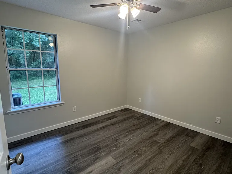 23345 Smith Rd — Photo 9
