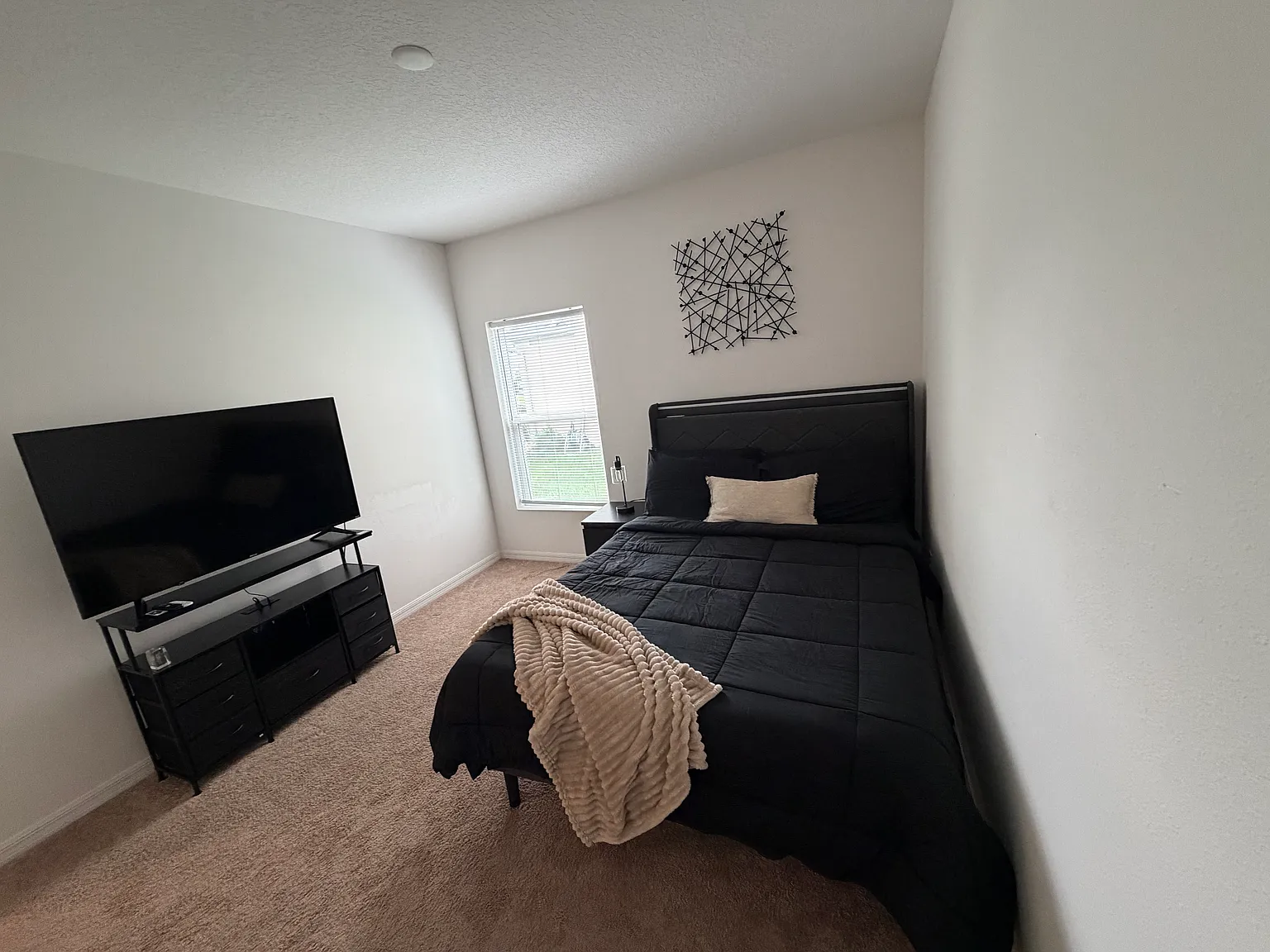 1 bed, 1897 sqft, $850 — Photo 1