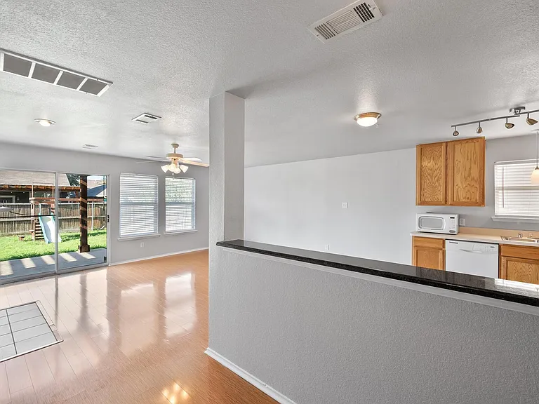 5012 Raymond Dr — Photo 4