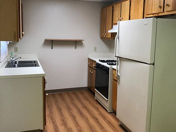 4th image of 396 West Dr