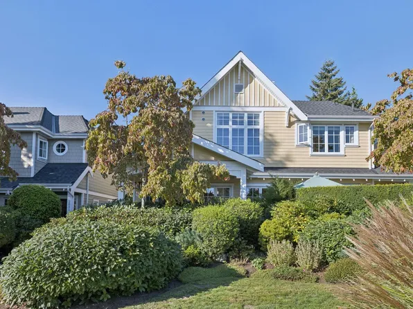 2015 Esquimalt Ave, West Vancouver, BC V7V 1S3