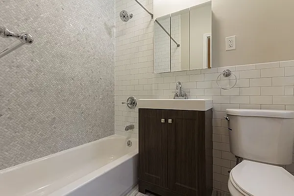 Rented by Dixon Advisory USA Inc. | media 7