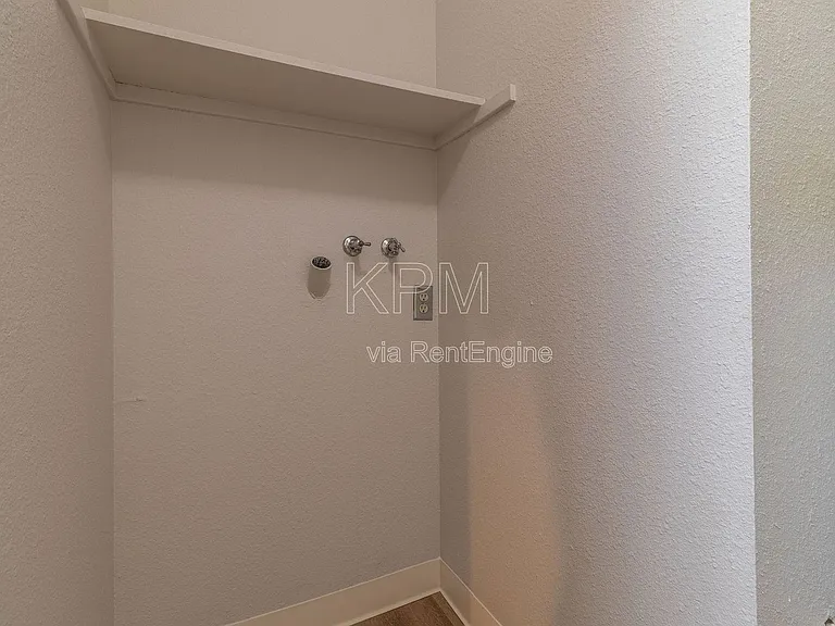 Stamford Court Apartments — Photo 44