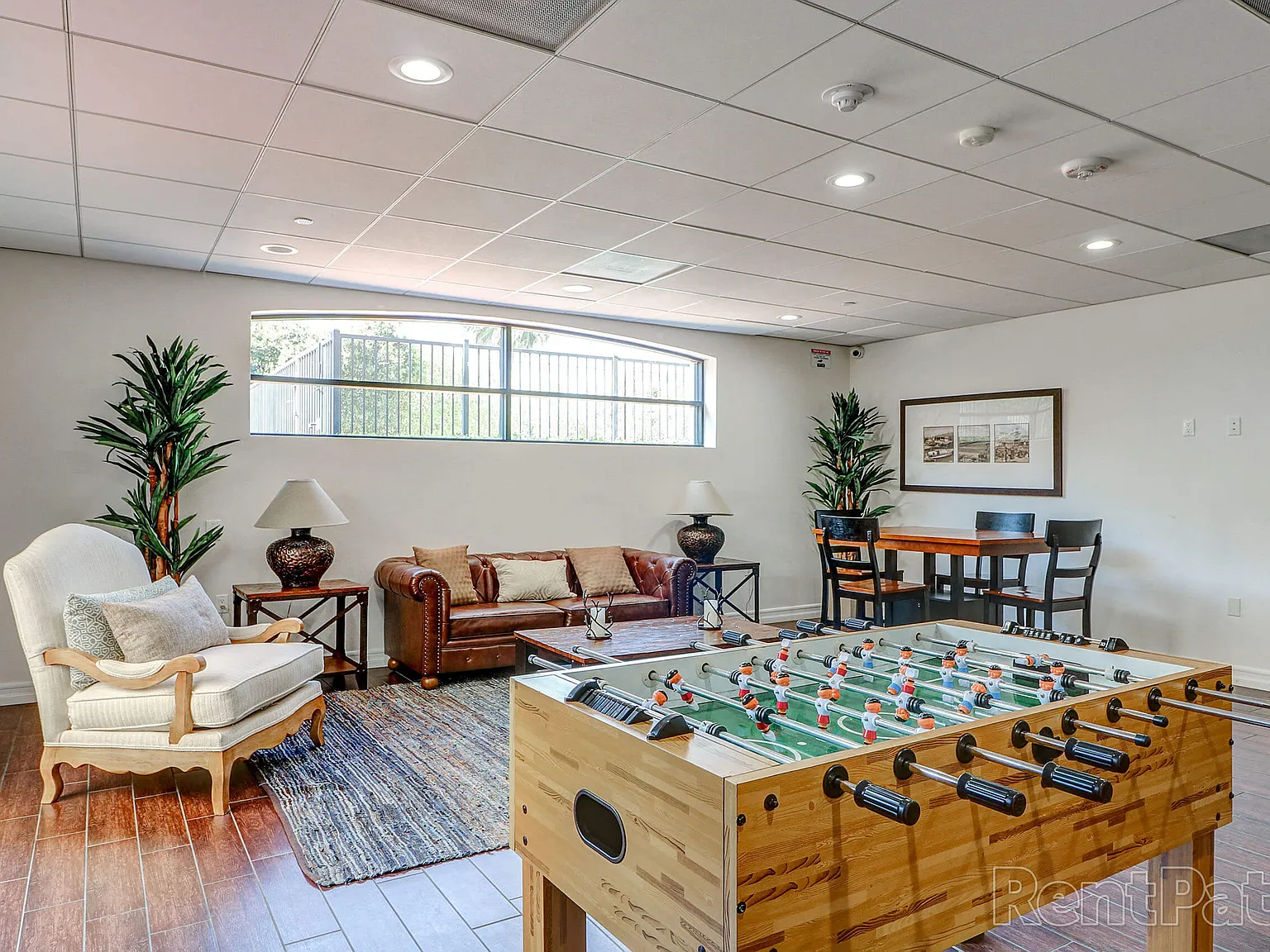 Le Blanc Apartments — Photo 4