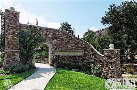 Entrance to Hidden Oaks Community