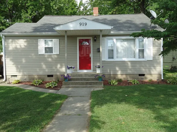 919 Bainum St, Mount Carmel, IL 62863