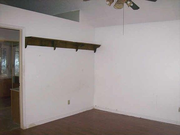 3rd image of 4746 Hollow Tree Dr