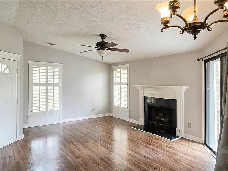 1244 Keys Lake Dr NE — Photo 1