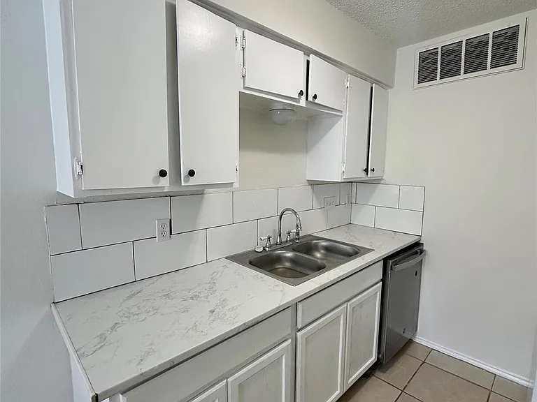4322 Gillis St #205 — Photo 7