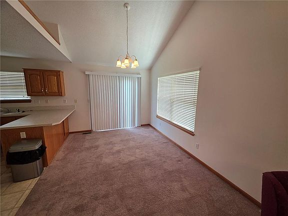 4th image of 404 Blue Grass Dr