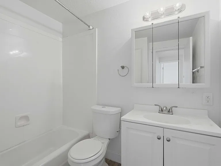 Towne Apartments — Photo 30