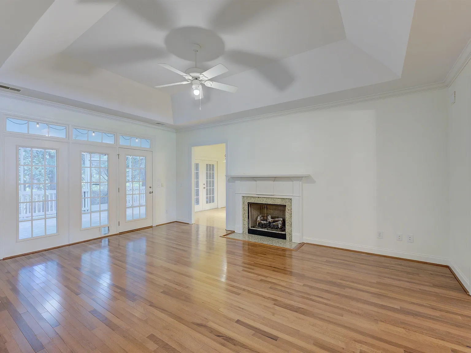 3 bed, 2500 sqft, $2,200 — Photo 4
