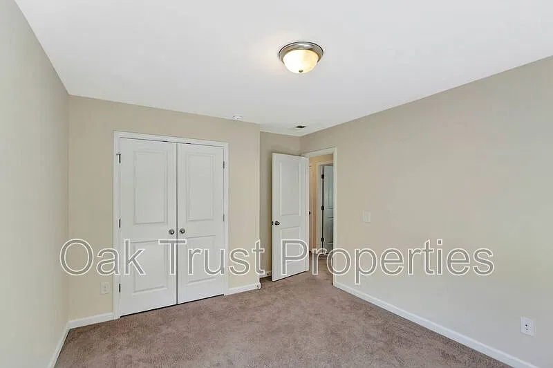 3 bed, 2.5 bath, 1795 sqft, $1,995 — Photo 2