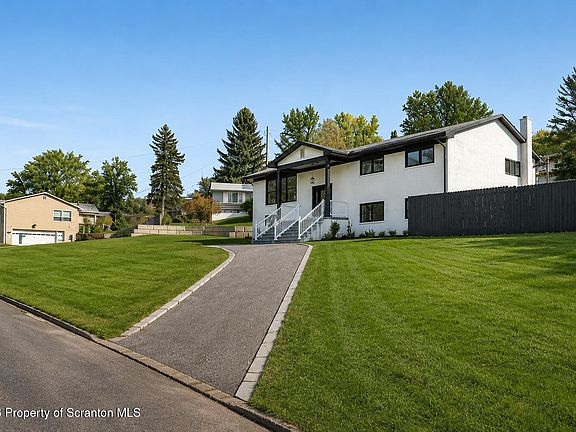 3rd image of 80 Elmhurst Blvd