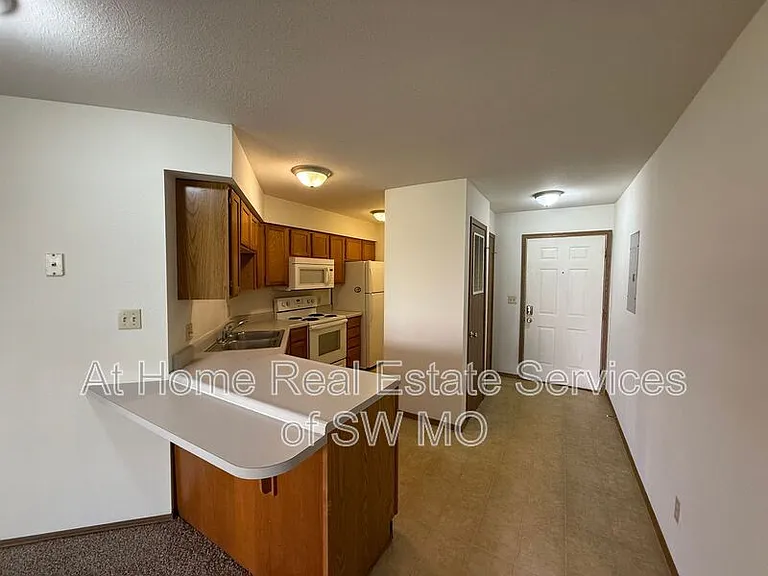 881 N 22nd St — Photo 3