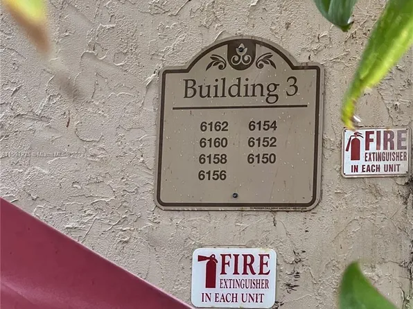 6162 SW 68th St #13, South Miami, FL 33143