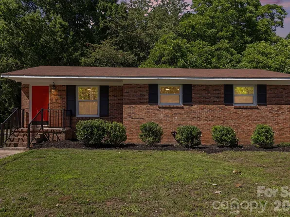 28 Maiden Ln, York, SC 29745