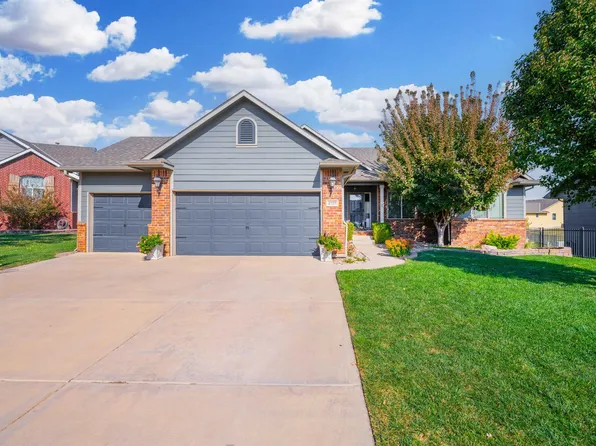 2727 N Woodridge Ct, Wichita, KS 67226
