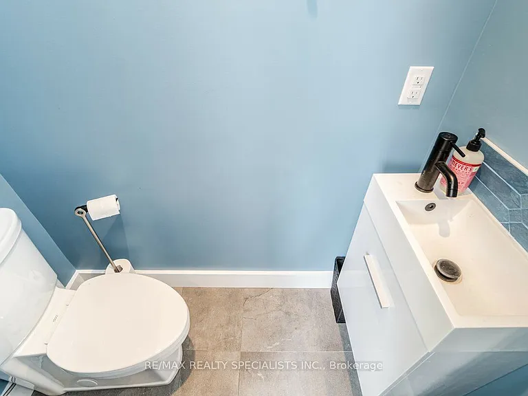 238 Pape Ave #COACH — Photo 14