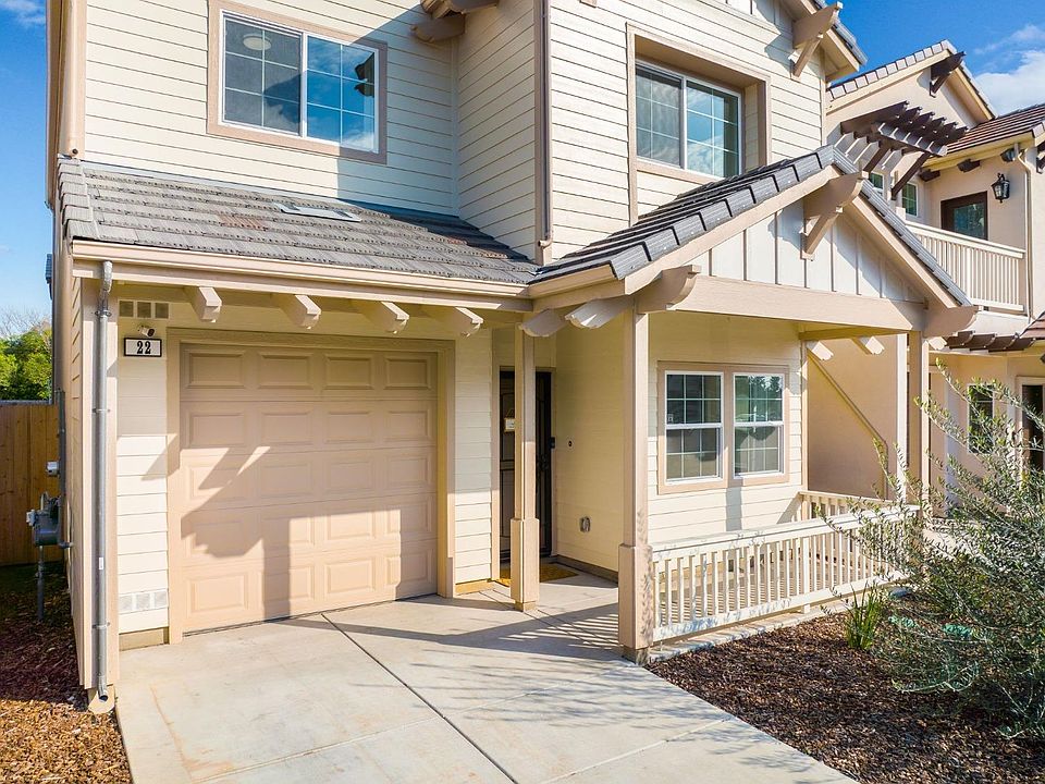 1st image of 22 Lake House Ct