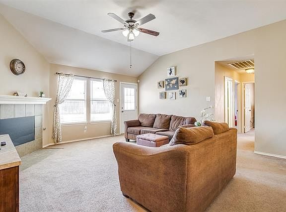 5th image of 937 Virginia Ln