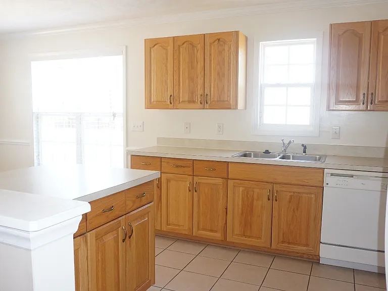 87 Arlington Dr — Photo 16