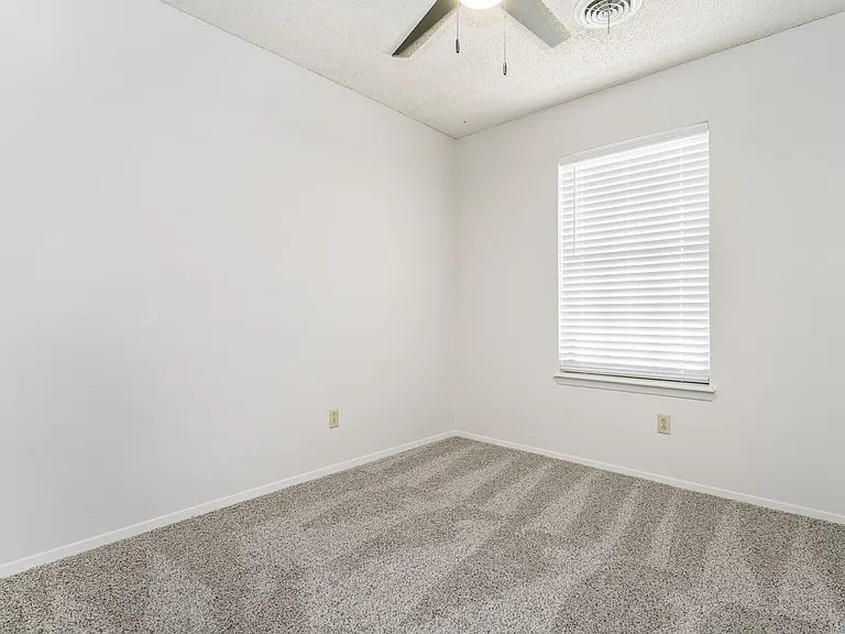 6004 Estacado Ln — Photo 13