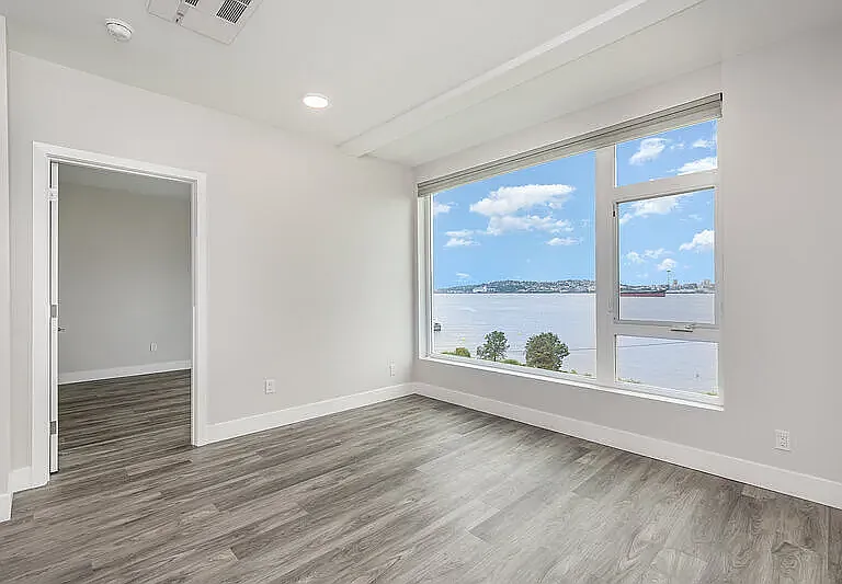17XX Harbor Ave SW #400 — Photo 3