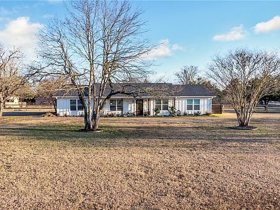 2nd image of 1512 Bluebonnet Dr
