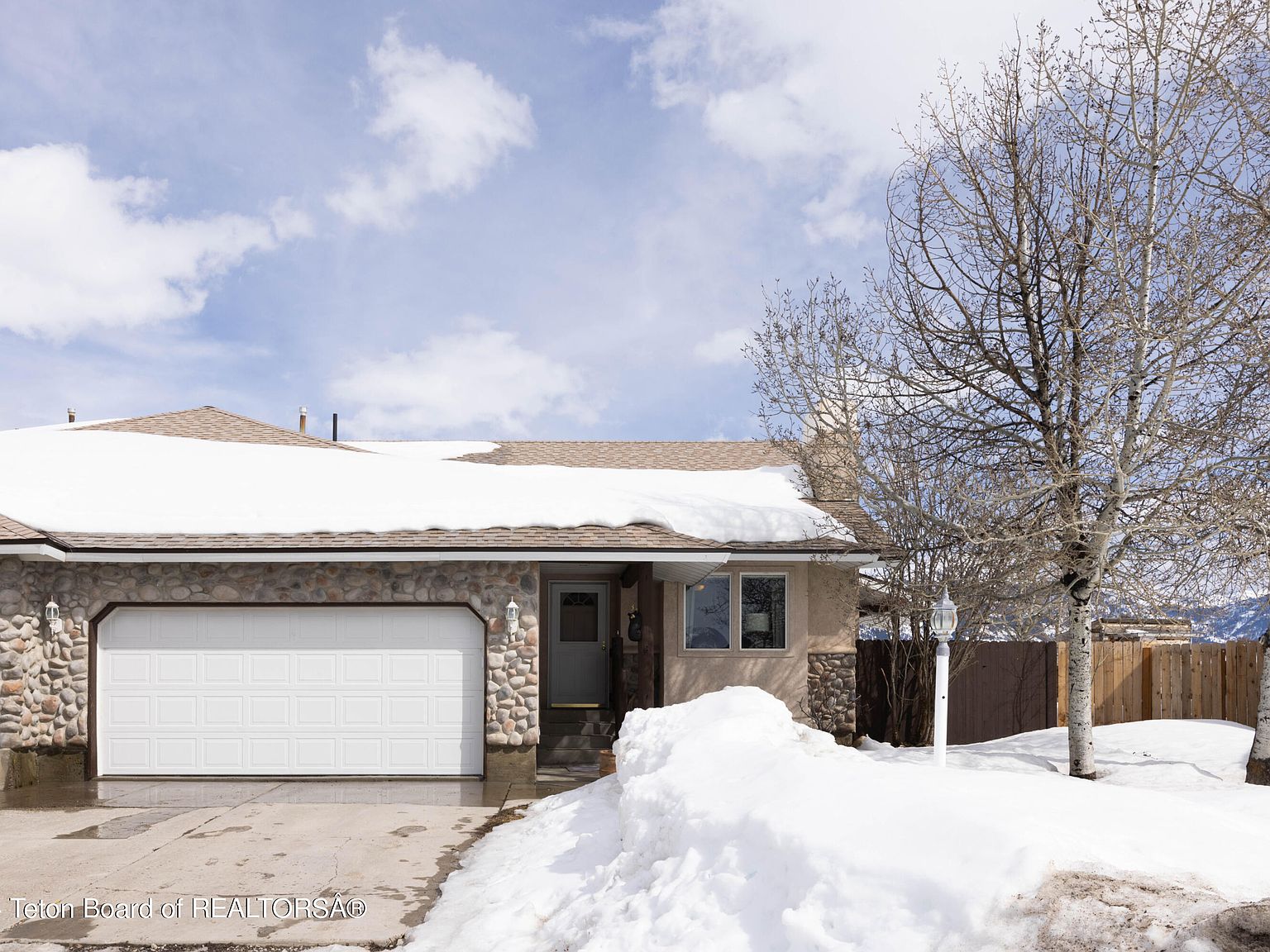 302 Bear Hollow Cres, Thayne, WY 83127 | MLS #24-516 | Zillow