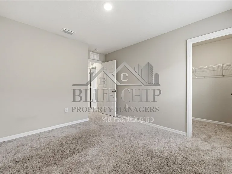 12937 Camarillo Pl — Photo 32