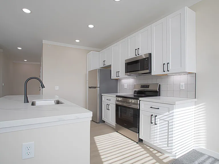 Relay 129 Apartments & Townhomes — Photo 60