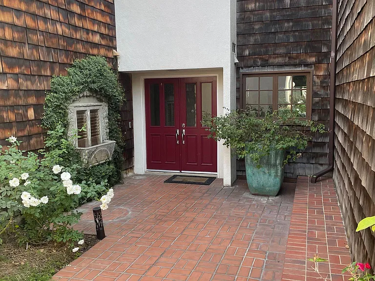 9456 Friendly Woods Ln — Photo 2