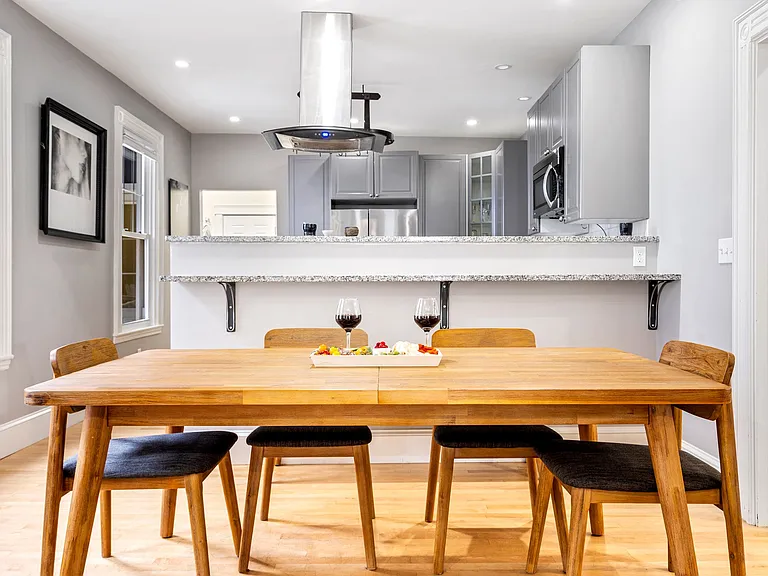 77 William St #1 — Photo 3
