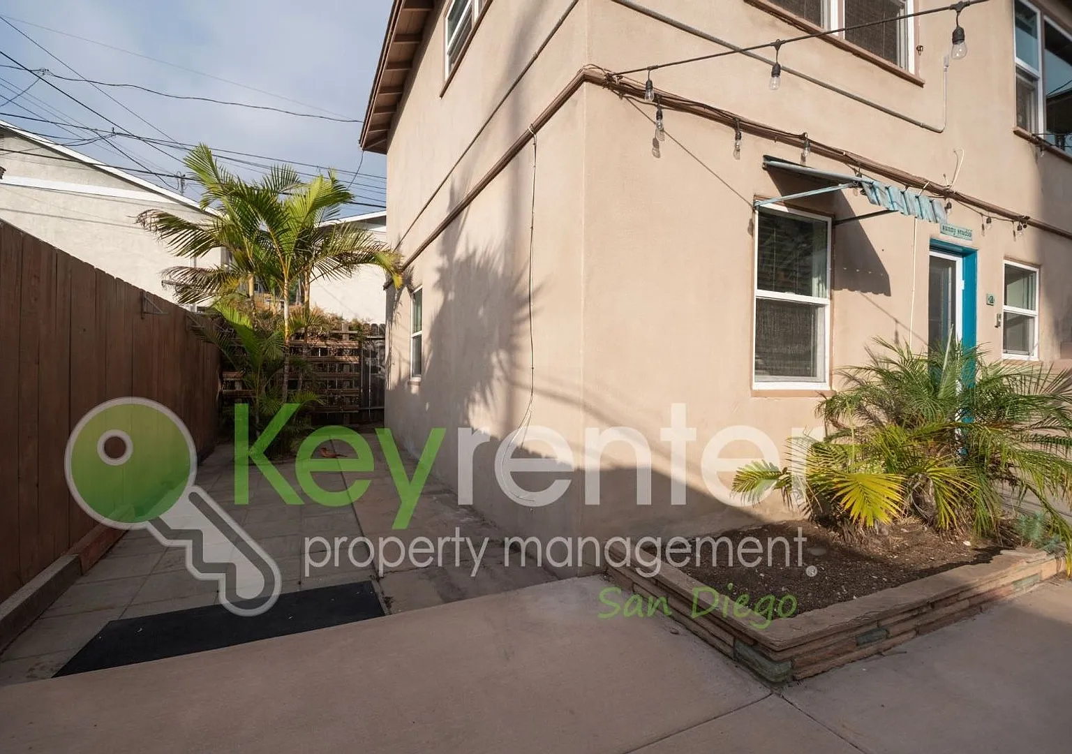 Charming Studio Condo 6 Blocks to the Beach | Walk to Oceanside Pier — Photo 1