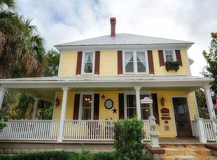 436 E 5th Ave, Mount Dora, FL 32757